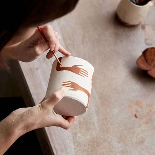 Como criar lembrancinhas de casamento em cerâmica com estilo minimalista